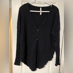 A baton Front Tie Thermal along, Black, Medium